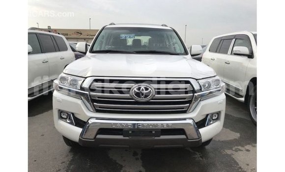Acheter Import Voiture Toyota Land Cruiser Blanc à Import - Dubai, Diana Acheter Import Voiture Toyota Land Cruiser Blanc à Import - Dubai, Diana