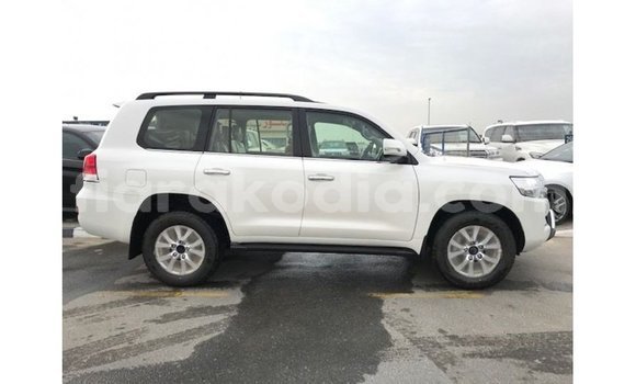 Acheter Import Voiture Toyota Land Cruiser Blanc à Import - Dubai, Diana Acheter Import Voiture Toyota Land Cruiser Blanc à Import - Dubai, Diana