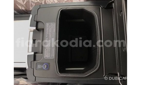 Acheter Import Voiture Toyota Land Cruiser Blanc à Import - Dubai, Diana Acheter Import Voiture Toyota Land Cruiser Blanc à Import - Dubai, Diana