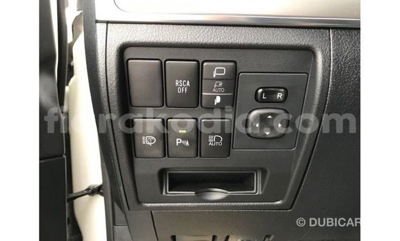 Acheter Import Voiture Toyota Land Cruiser Blanc à Import - Dubai, Diana Acheter Import Voiture Toyota Land Cruiser Blanc à Import - Dubai, Diana