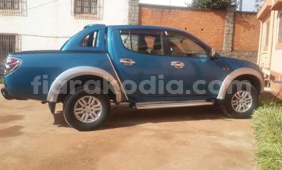 Hividy Mitsubishi L200 Blue Car in Antananarivo in Analamanga Hividy Mitsubishi L200 Blue Car in Antananarivo in Analamanga