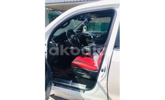 Acheter Import Voiture Lexus LX Blanc à Import - Dubai, Diana Acheter Import Voiture Lexus LX Blanc à Import - Dubai, Diana