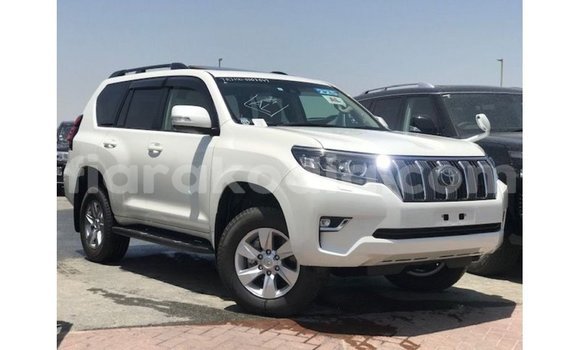 Acheter Import Voiture Toyota Prado Blanc à Import - Dubai, Diana Acheter Import Voiture Toyota Prado Blanc à Import - Dubai, Diana