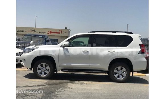 Acheter Import Voiture Toyota Prado Blanc à Import - Dubai, Diana Acheter Import Voiture Toyota Prado Blanc à Import - Dubai, Diana