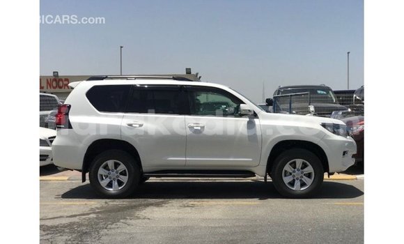 Acheter Import Voiture Toyota Prado Blanc à Import - Dubai, Diana Acheter Import Voiture Toyota Prado Blanc à Import - Dubai, Diana