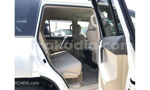 Acheter Import Voiture Toyota Prado Blanc à Import - Dubai, Diana Acheter Import Voiture Toyota Prado Blanc à Import - Dubai, Diana