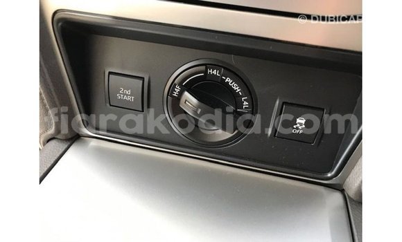 Acheter Import Voiture Toyota Prado Blanc à Import - Dubai, Diana Acheter Import Voiture Toyota Prado Blanc à Import - Dubai, Diana