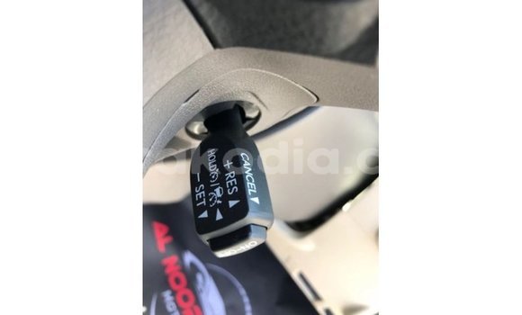 Acheter Import Voiture Toyota Prado Blanc à Import - Dubai, Diana Acheter Import Voiture Toyota Prado Blanc à Import - Dubai, Diana