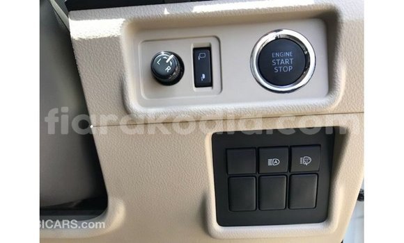 Acheter Import Voiture Toyota Prado Blanc à Import - Dubai, Diana Acheter Import Voiture Toyota Prado Blanc à Import - Dubai, Diana