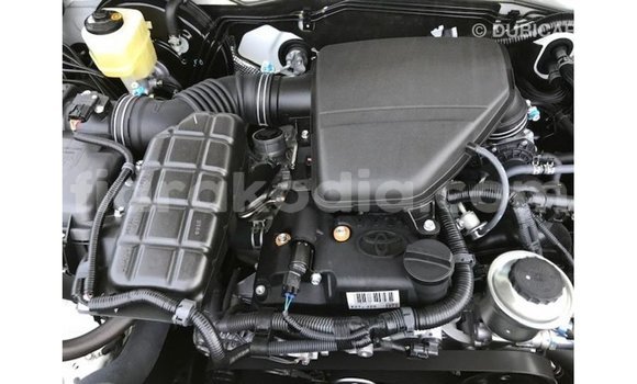 Acheter Import Voiture Toyota Prado Blanc à Import - Dubai, Diana Acheter Import Voiture Toyota Prado Blanc à Import - Dubai, Diana