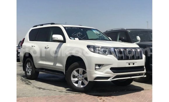 Acheter Import Voiture Toyota Prado Blanc à Import - Dubai, Diana Acheter Import Voiture Toyota Prado Blanc à Import - Dubai, Diana