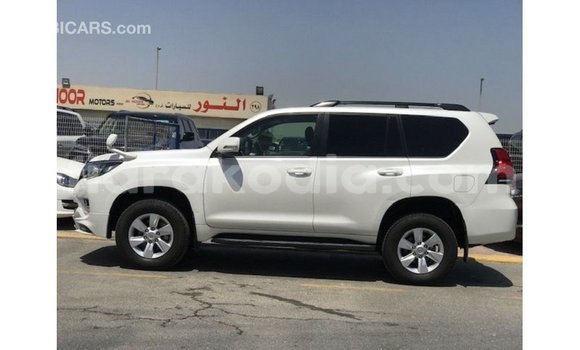 Acheter Import Voiture Toyota Prado Blanc à Import - Dubai, Diana Acheter Import Voiture Toyota Prado Blanc à Import - Dubai, Diana
