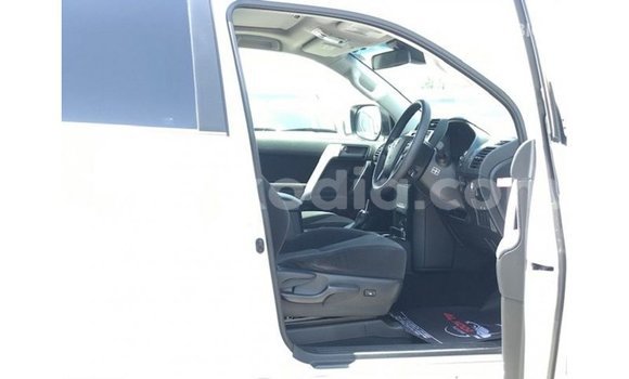Acheter Import Voiture Toyota Prado Blanc à Import - Dubai, Diana Acheter Import Voiture Toyota Prado Blanc à Import - Dubai, Diana