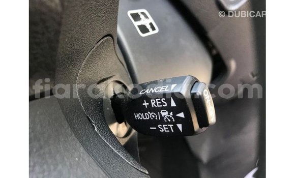 Acheter Import Voiture Toyota Prado Blanc à Import - Dubai, Diana Acheter Import Voiture Toyota Prado Blanc à Import - Dubai, Diana