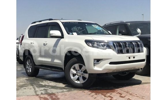 Acheter Import Voiture Toyota Prado Blanc à Import - Dubai, Diana Acheter Import Voiture Toyota Prado Blanc à Import - Dubai, Diana