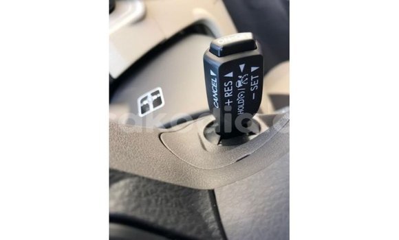 Acheter Import Voiture Toyota Prado Blanc à Import - Dubai, Diana Acheter Import Voiture Toyota Prado Blanc à Import - Dubai, Diana