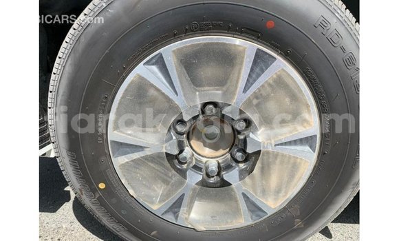 Acheter Import Voiture Toyota Hiace Blanc à Import - Dubai, Diana Acheter Import Voiture Toyota Hiace Blanc à Import - Dubai, Diana