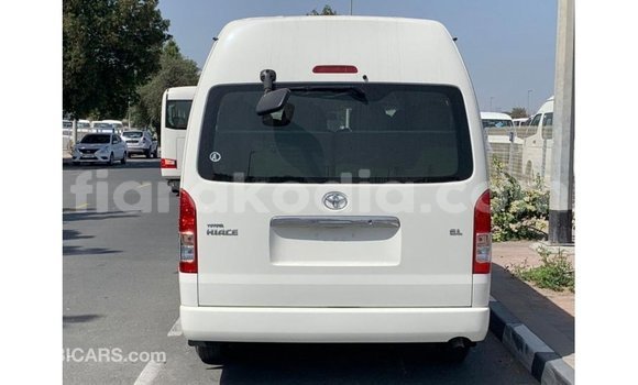 Acheter Import Voiture Toyota Hiace Blanc à Import - Dubai, Diana Acheter Import Voiture Toyota Hiace Blanc à Import - Dubai, Diana