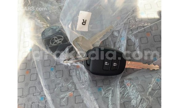 Acheter Import Voiture Toyota Hiace Blanc à Import - Dubai, Diana Acheter Import Voiture Toyota Hiace Blanc à Import - Dubai, Diana