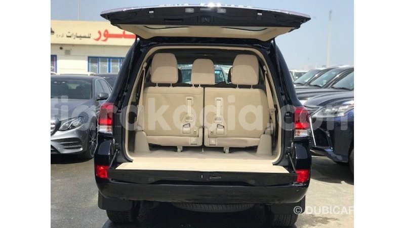 Big with watermark toyota land cruiser diana import dubai 6004