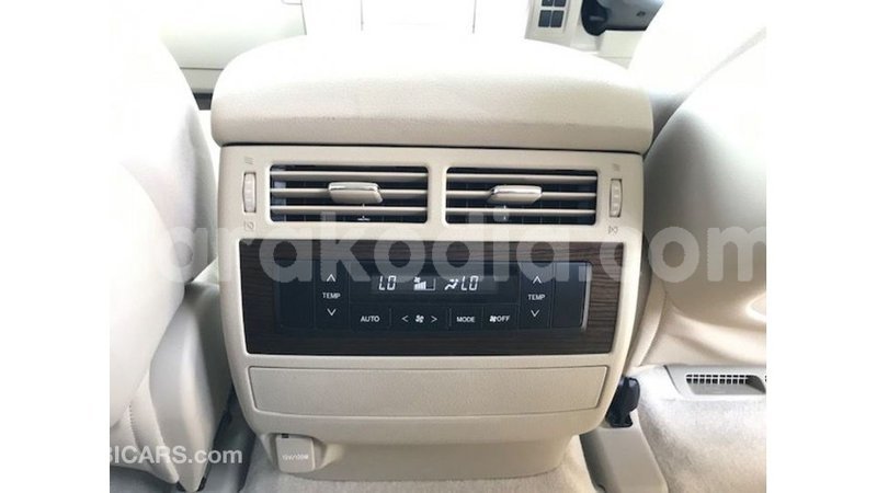 Big with watermark toyota land cruiser diana import dubai 6004