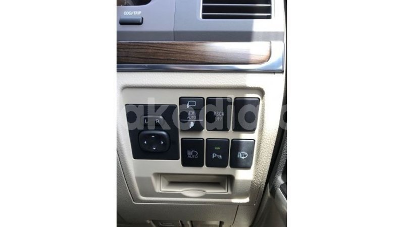 Big with watermark toyota land cruiser diana import dubai 6004