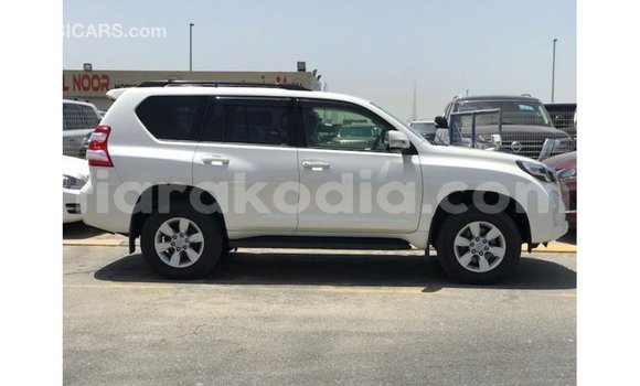 Acheter Import Voiture Toyota Prado Blanc à Import - Dubai, Diana Acheter Import Voiture Toyota Prado Blanc à Import - Dubai, Diana