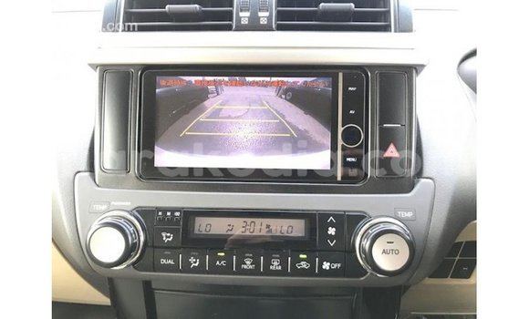 Acheter Import Voiture Toyota Prado Blanc à Import - Dubai, Diana Acheter Import Voiture Toyota Prado Blanc à Import - Dubai, Diana