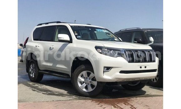 Acheter Import Voiture Toyota Prado Blanc à Import - Dubai, Diana Acheter Import Voiture Toyota Prado Blanc à Import - Dubai, Diana