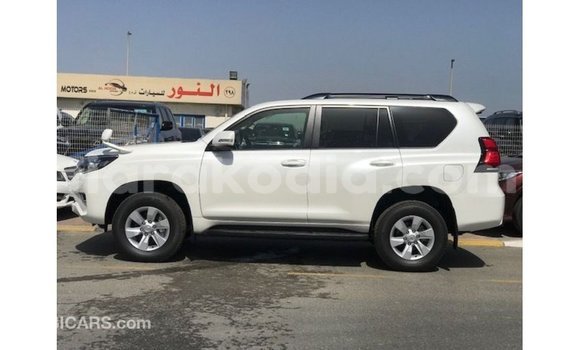 Acheter Import Voiture Toyota Prado Blanc à Import - Dubai, Diana Acheter Import Voiture Toyota Prado Blanc à Import - Dubai, Diana
