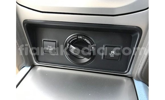 Acheter Import Voiture Toyota Prado Blanc à Import - Dubai, Diana Acheter Import Voiture Toyota Prado Blanc à Import - Dubai, Diana