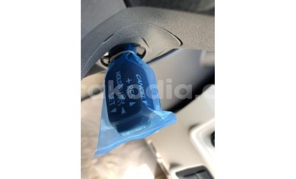 Acheter Import Voiture Toyota Prado Blanc à Import - Dubai, Diana Acheter Import Voiture Toyota Prado Blanc à Import - Dubai, Diana