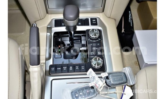 Buy Import Toyota Land Cruiser White Car in Import - Dubai in Diana Buy Import Toyota Land Cruiser White Car in Import - Dubai in Diana