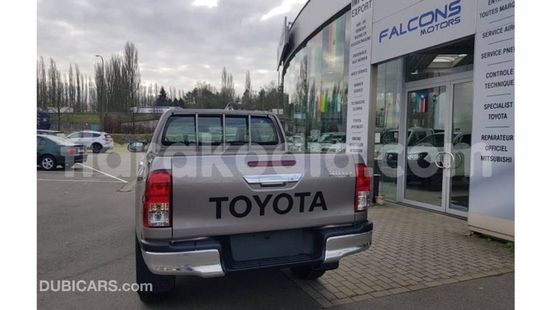 Big with watermark toyota hilux diana import dubai 6025