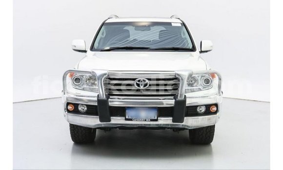 Acheter Import Voiture Toyota Land Cruiser Blanc à Import - Dubai, Diana Acheter Import Voiture Toyota Land Cruiser Blanc à Import - Dubai, Diana