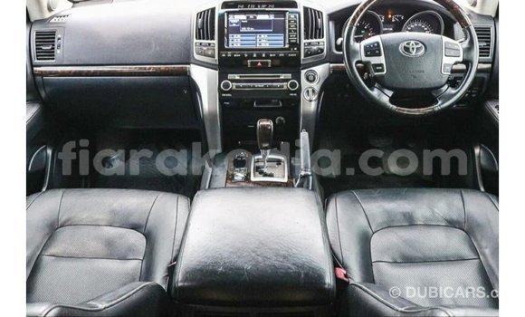 Acheter Import Voiture Toyota Land Cruiser Blanc à Import - Dubai, Diana Acheter Import Voiture Toyota Land Cruiser Blanc à Import - Dubai, Diana