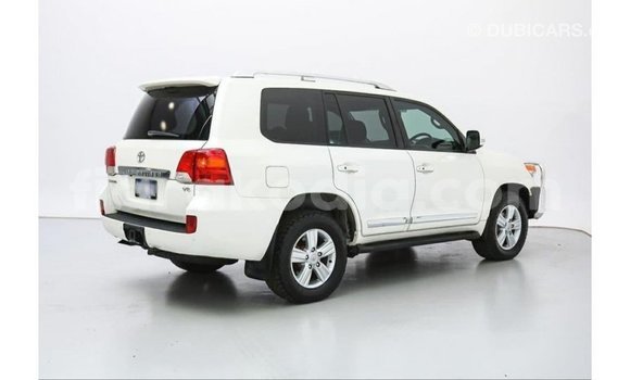 Acheter Import Voiture Toyota Land Cruiser Blanc à Import - Dubai, Diana Acheter Import Voiture Toyota Land Cruiser Blanc à Import - Dubai, Diana