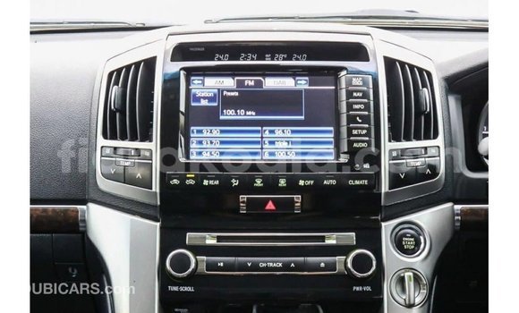 Acheter Import Voiture Toyota Land Cruiser Blanc à Import - Dubai, Diana Acheter Import Voiture Toyota Land Cruiser Blanc à Import - Dubai, Diana