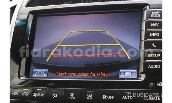 Acheter Import Voiture Toyota Land Cruiser Blanc à Import - Dubai, Diana Acheter Import Voiture Toyota Land Cruiser Blanc à Import - Dubai, Diana