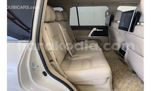 Acheter Import Voiture Toyota Land Cruiser Blanc à Import - Dubai, Diana Acheter Import Voiture Toyota Land Cruiser Blanc à Import - Dubai, Diana