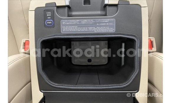 Acheter Import Voiture Toyota Land Cruiser Blanc à Import - Dubai, Diana Acheter Import Voiture Toyota Land Cruiser Blanc à Import - Dubai, Diana