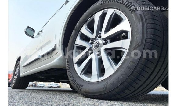 Acheter Import Voiture Toyota Land Cruiser Blanc à Import - Dubai, Diana Acheter Import Voiture Toyota Land Cruiser Blanc à Import - Dubai, Diana