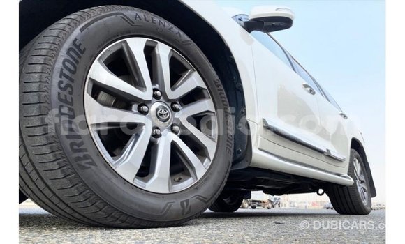 Acheter Import Voiture Toyota Land Cruiser Blanc à Import - Dubai, Diana Acheter Import Voiture Toyota Land Cruiser Blanc à Import - Dubai, Diana