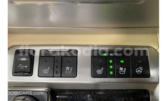 Acheter Import Voiture Toyota Land Cruiser Blanc à Import - Dubai, Diana Acheter Import Voiture Toyota Land Cruiser Blanc à Import - Dubai, Diana