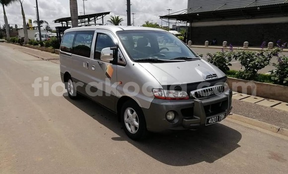 Acheter Occasion Voiture Hyundai Starex Gris à Antananarivo, Analamanga Acheter Occasion Voiture Hyundai Starex Gris à Antananarivo, Analamanga
