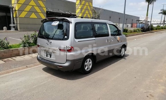 Acheter Occasion Voiture Hyundai Starex Gris à Antananarivo, Analamanga Acheter Occasion Voiture Hyundai Starex Gris à Antananarivo, Analamanga