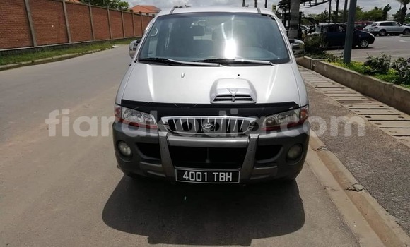 Acheter Occasion Voiture Hyundai Starex Gris à Antananarivo, Analamanga Acheter Occasion Voiture Hyundai Starex Gris à Antananarivo, Analamanga