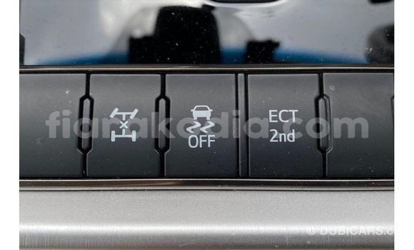 Acheter Import Voiture Toyota Land Cruiser Rouge à Import - Dubai, Diana Acheter Import Voiture Toyota Land Cruiser Rouge à Import - Dubai, Diana