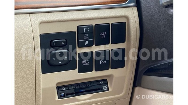 Big with watermark toyota land cruiser diana import dubai 6035