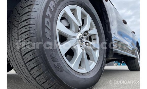Acheter Import Voiture Toyota Land Cruiser Rouge à Import - Dubai, Diana Acheter Import Voiture Toyota Land Cruiser Rouge à Import - Dubai, Diana